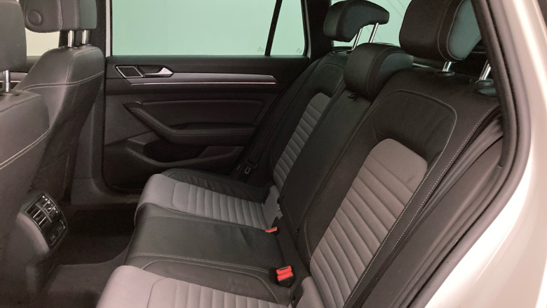 Volkswagen Passat 2.0 TDI SCR 190 R-Line 5dr DSG [Pan Rf] [7 Speed] Diesel Estate